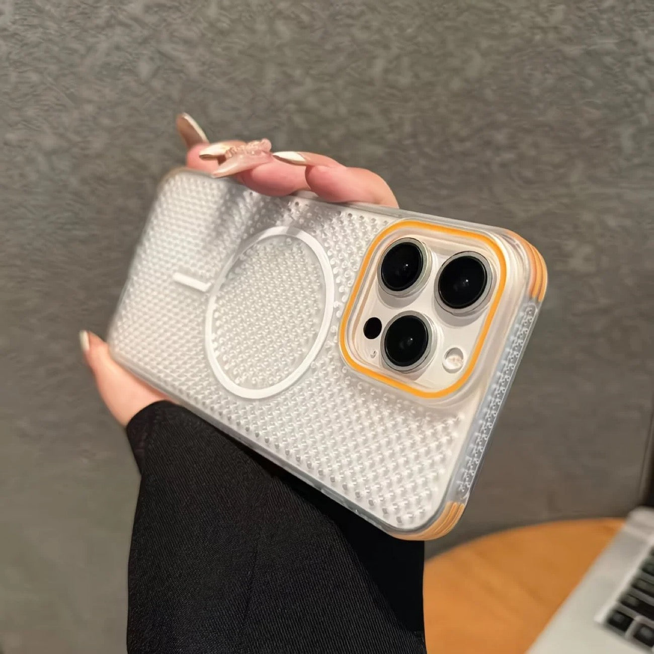 Hollow magnetic heat dissipation Apple phone case