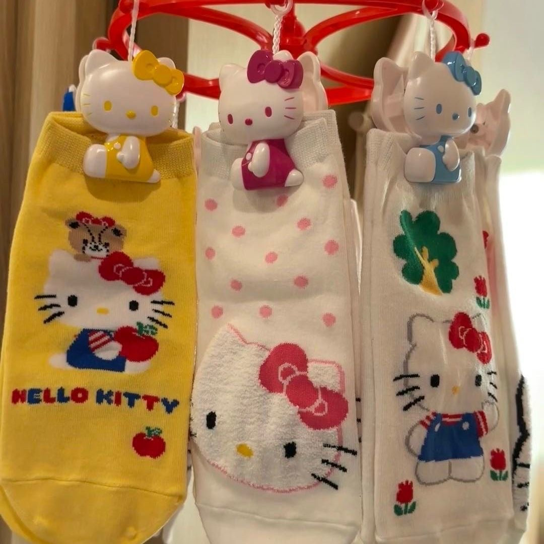 Hello Kitty socks drying rack