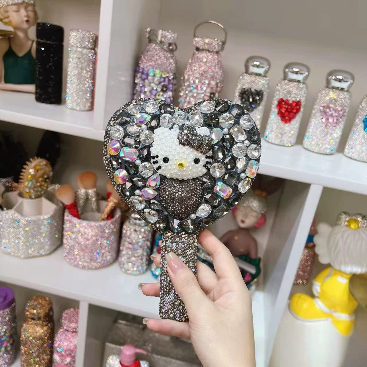 Full-Rhinestone Handheld Makeup Mirror – A Girly Birthday Gift for Best Friends