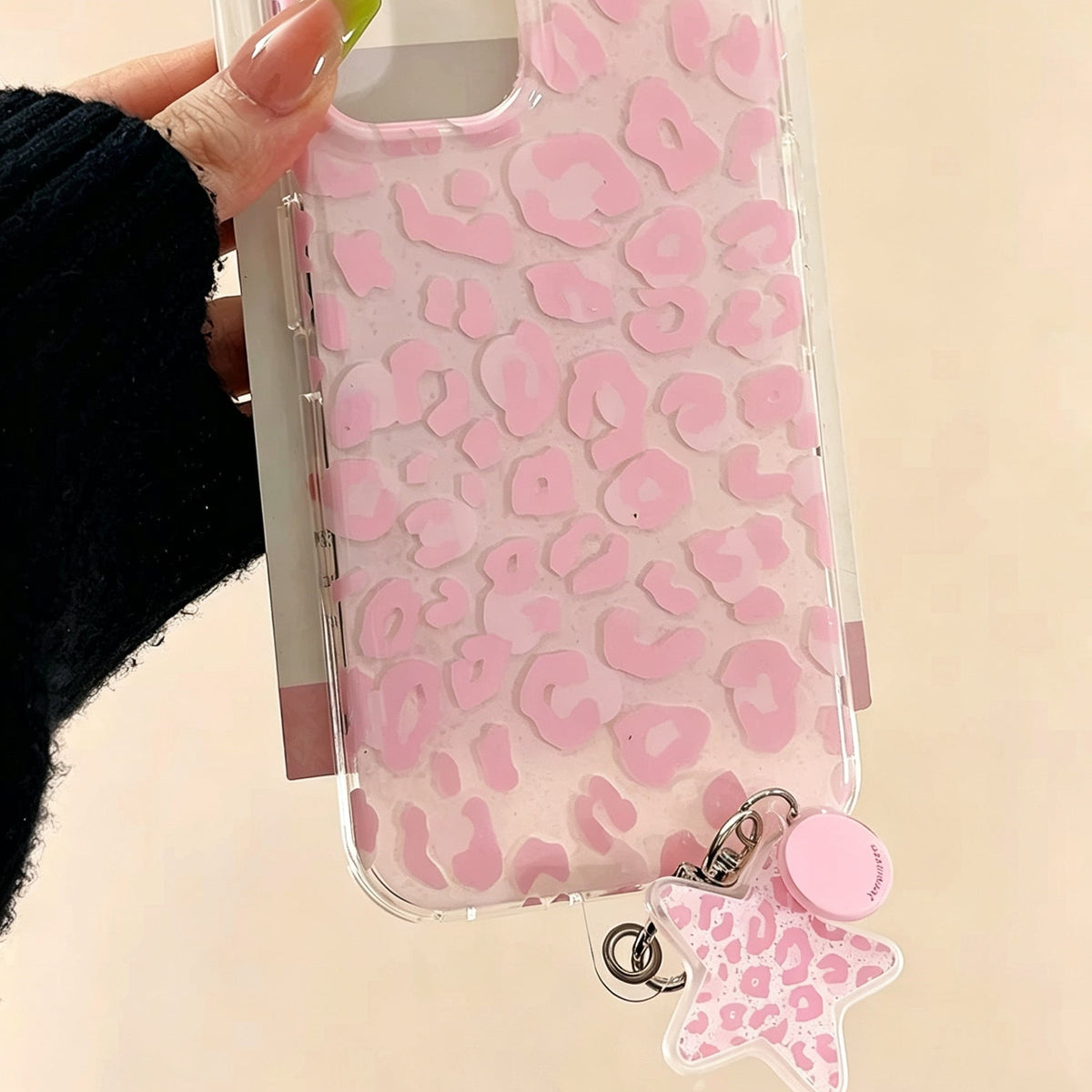 "Sweet-and-cool" leopard print phone case for the trendy "Insta-babe" look.