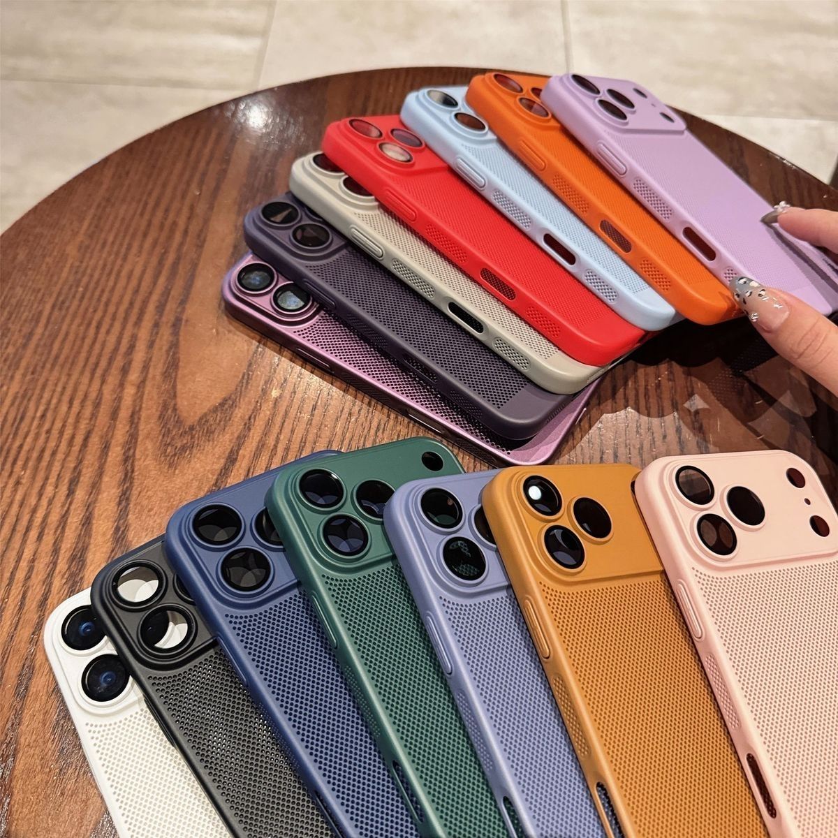Honeycomb cooling phone case with lens film