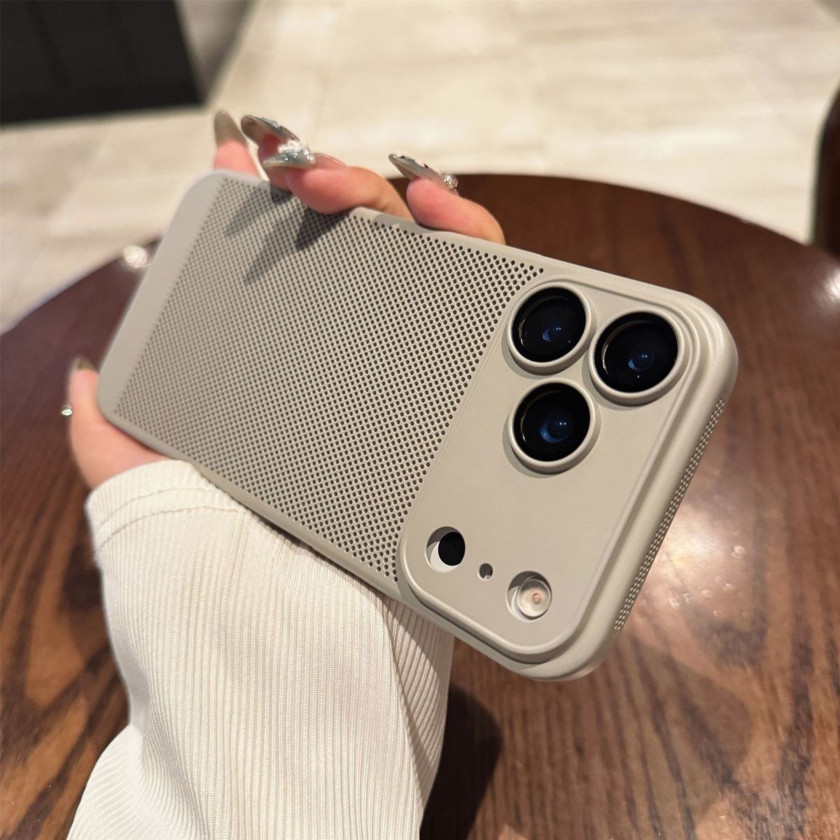 Honeycomb cooling phone case with lens film