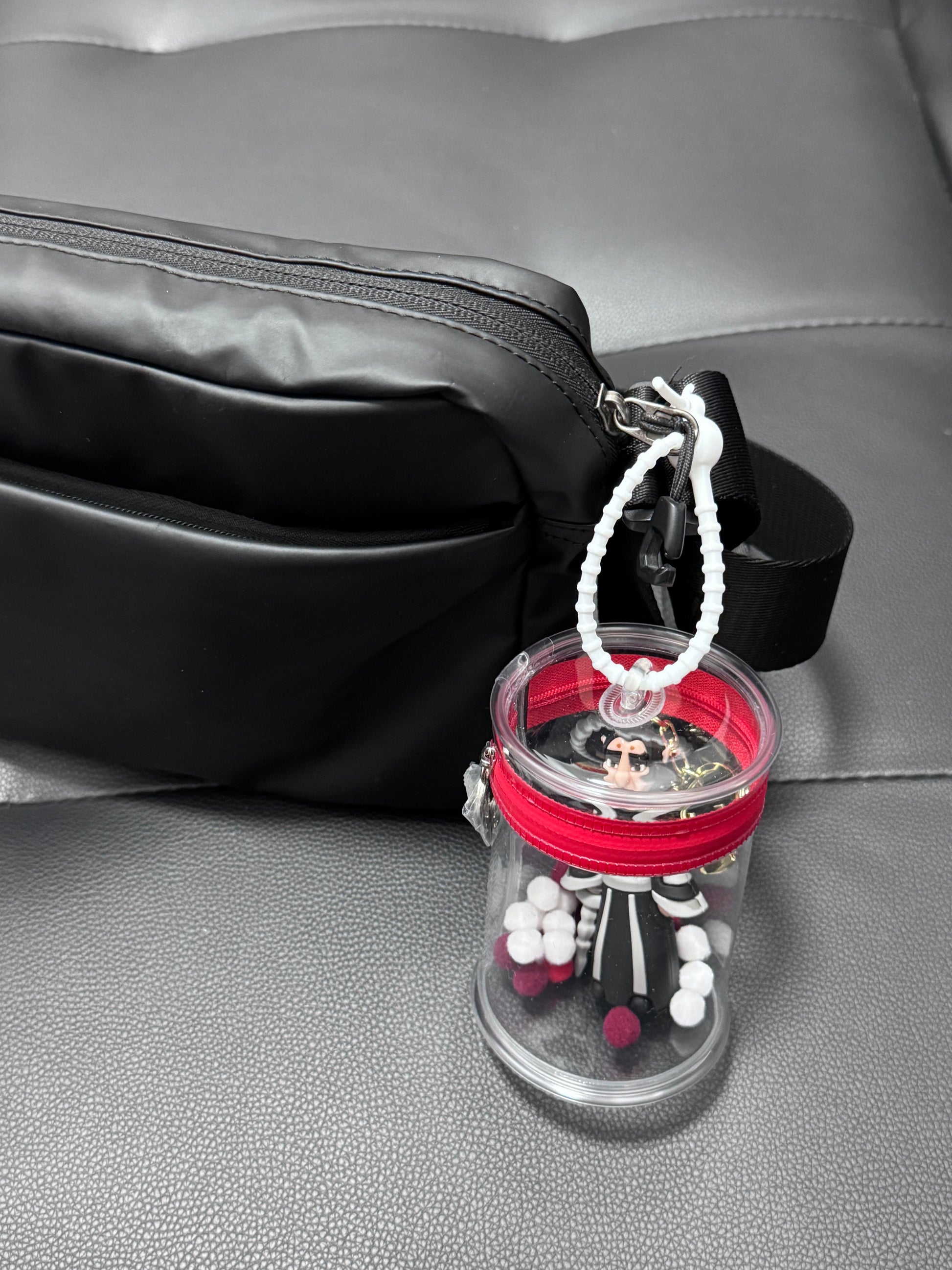 Round bottle Shen Gongbao pendant