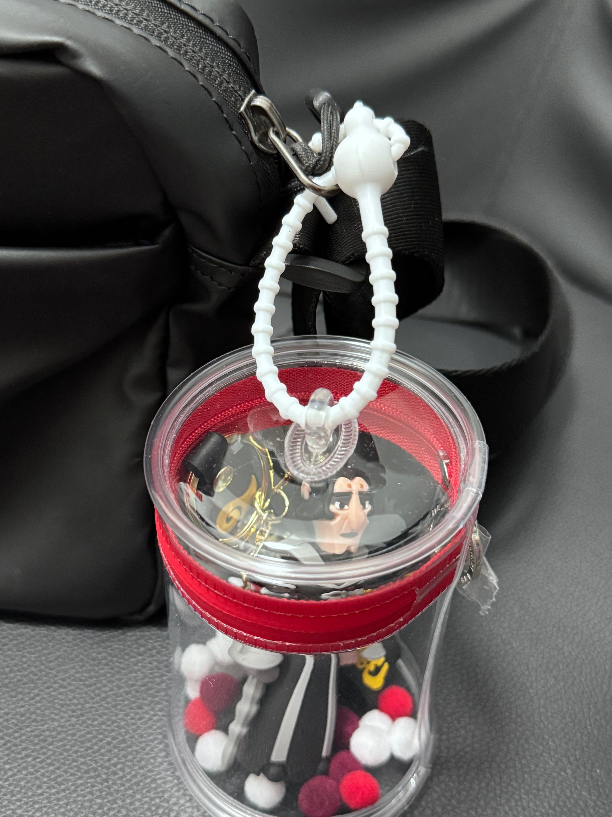 Round bottle Shen Gongbao pendant