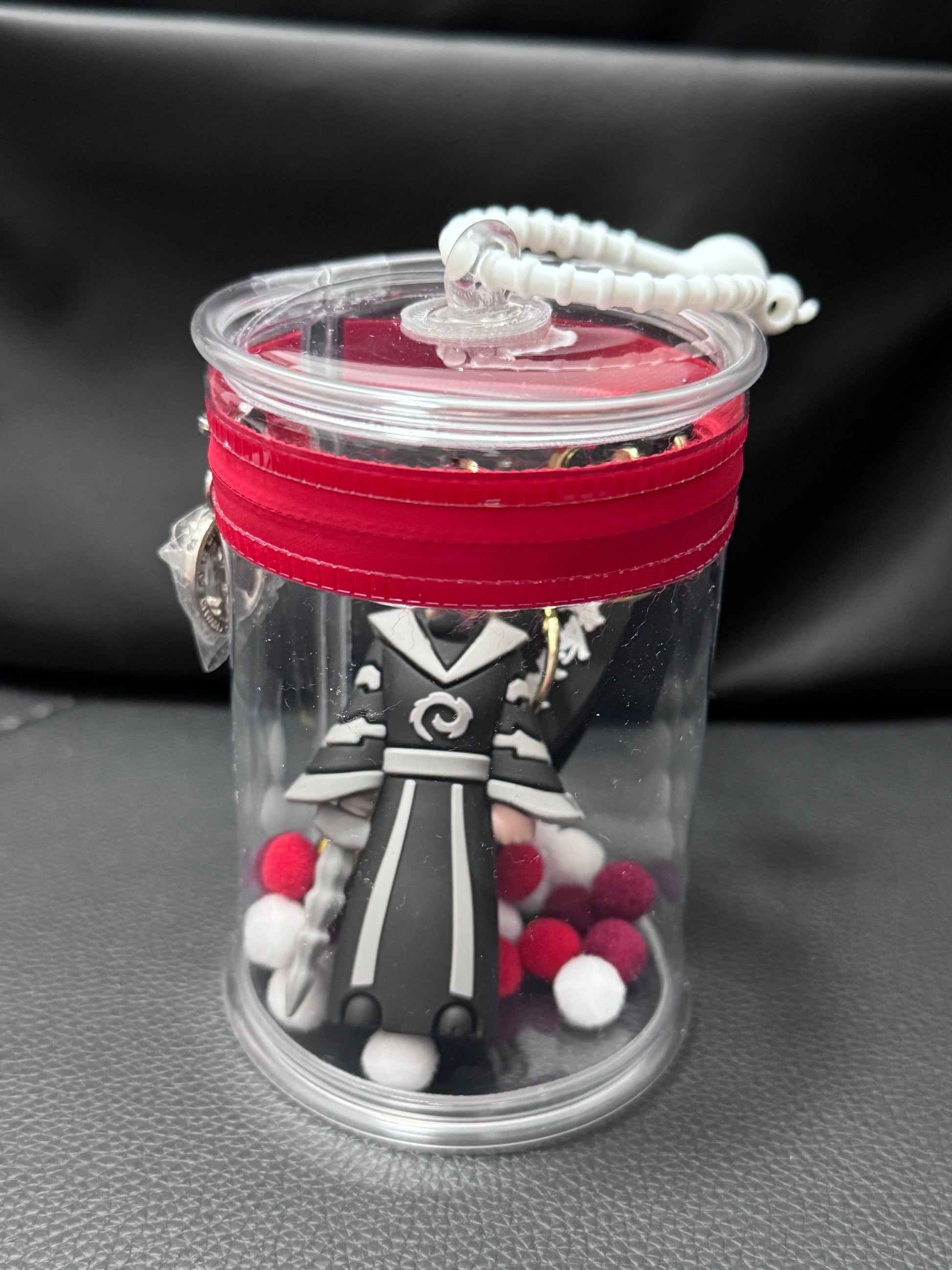 Round bottle Shen Gongbao pendant