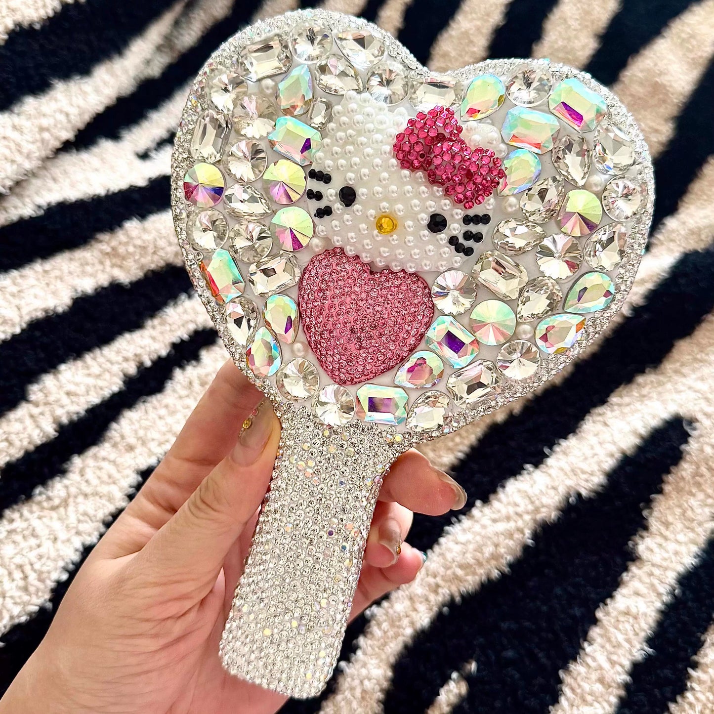 Full-Rhinestone Handheld Makeup Mirror – A Girly Birthday Gift for Best Friends