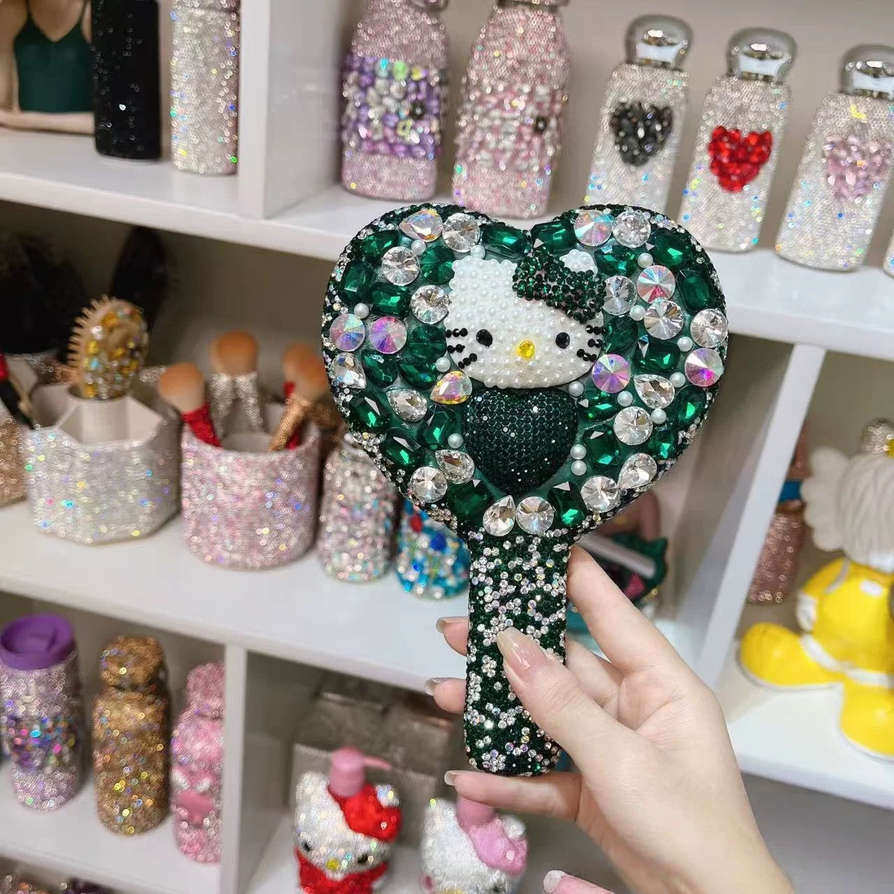 Full-Rhinestone Handheld Makeup Mirror – A Girly Birthday Gift for Best Friends