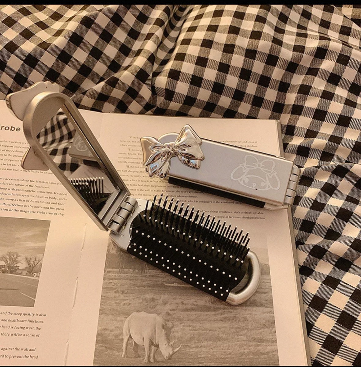 Cute cartoon portable folding air-cushion comb with mirror