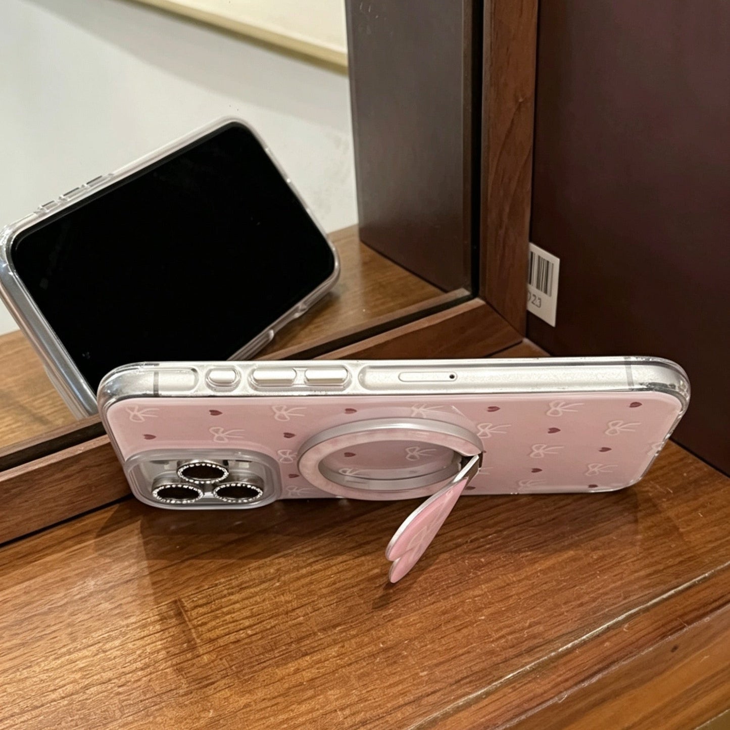 Screen-filling pink diamond hearts and bows + foldable stand + wrist strap