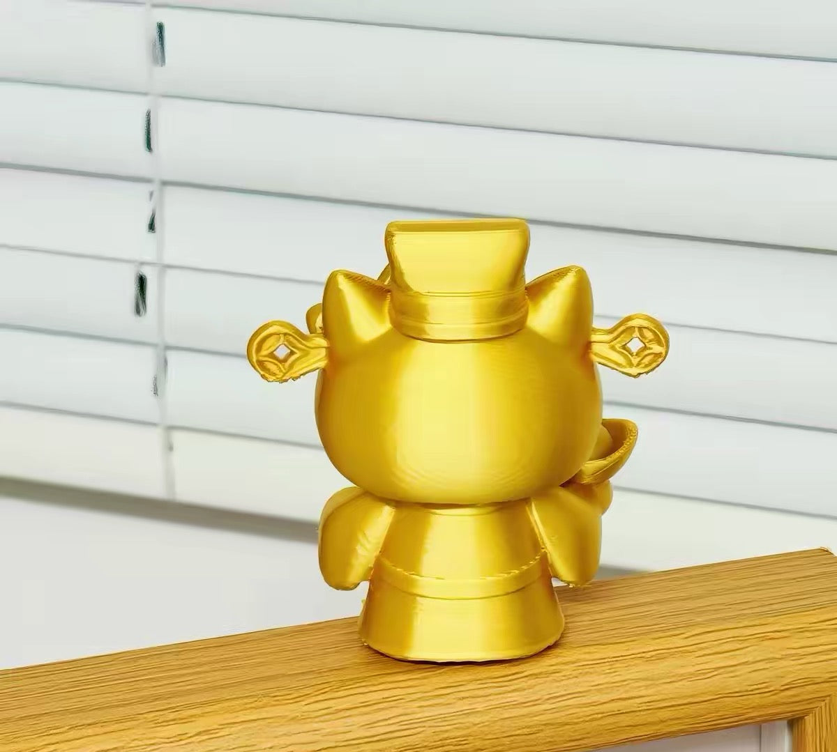 Golden God of Wealth Hello Kitty Figurine – Cute Cartoon Desktop Ornament & Small Gift