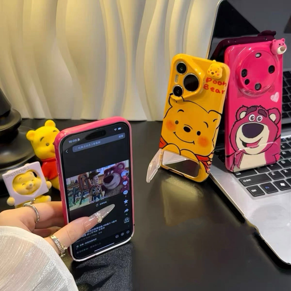 Suitable for Samsung: Strawberry Bear & Winnie the Pooh Mirror Stand Phone Case