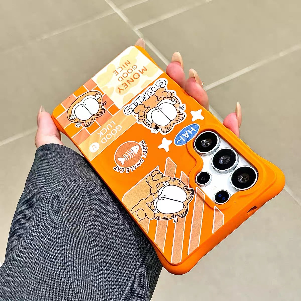 Suitable for Samsung Galaxy S24+ / S24 Plus (Tiger & Garfield) Phone Case with Kickstand and Wrist Strap