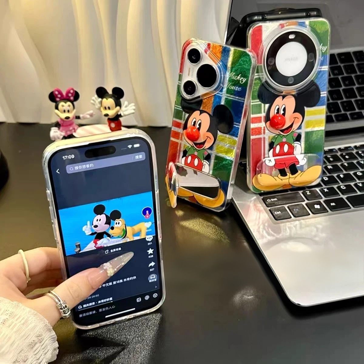 Color-block Mickey Clown Mirror Stand Phone Case