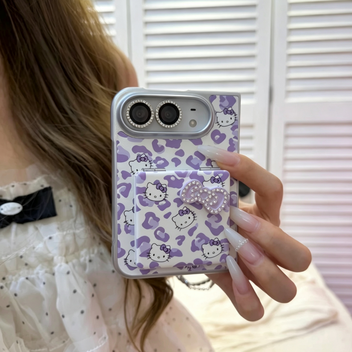 Premium-style foldable phone case featuring a leopard print, rhinestone accents, and a cat-shaped mirror.