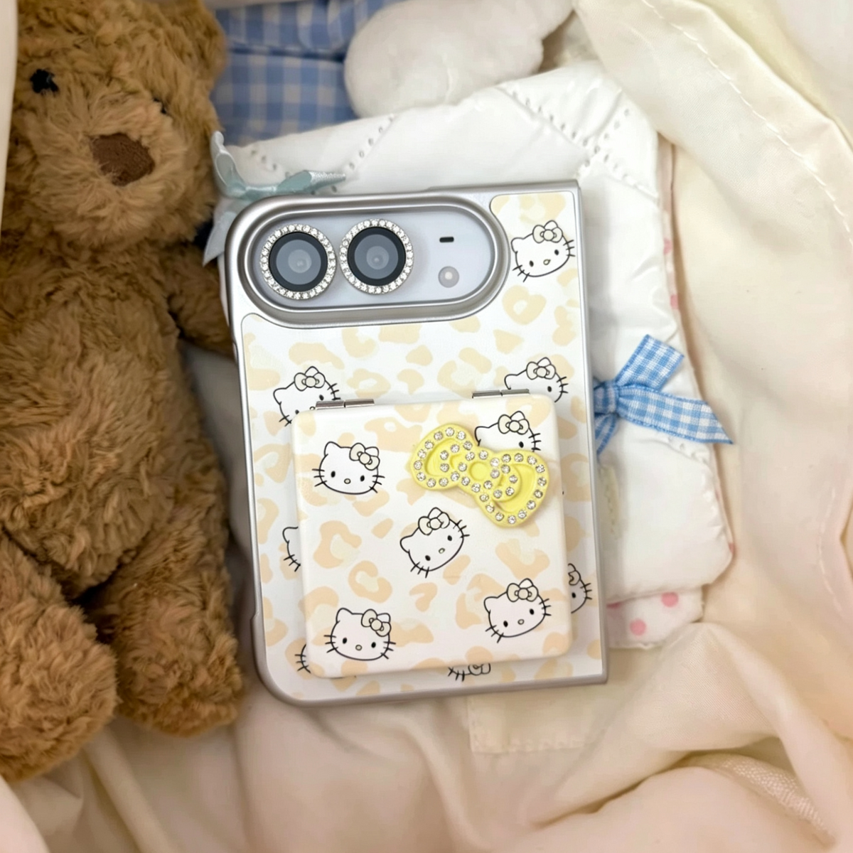 Premium-style foldable phone case featuring a leopard print, rhinestone accents, and a cat-shaped mirror.