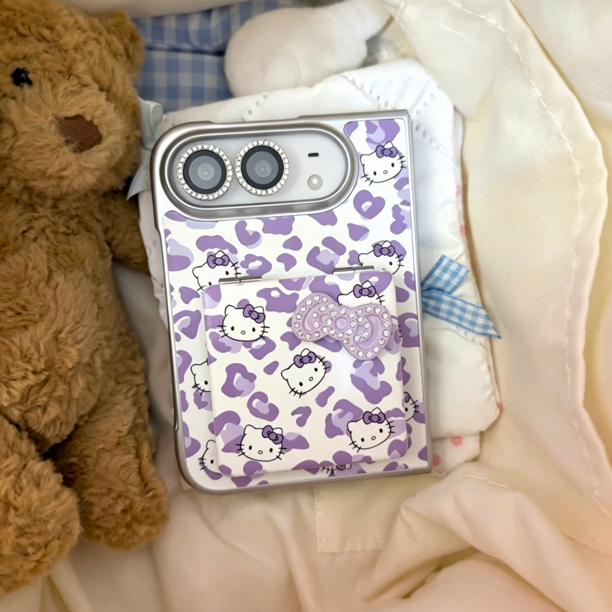 Premium-style foldable phone case featuring a leopard print, rhinestone accents, and a cat-shaped mirror.