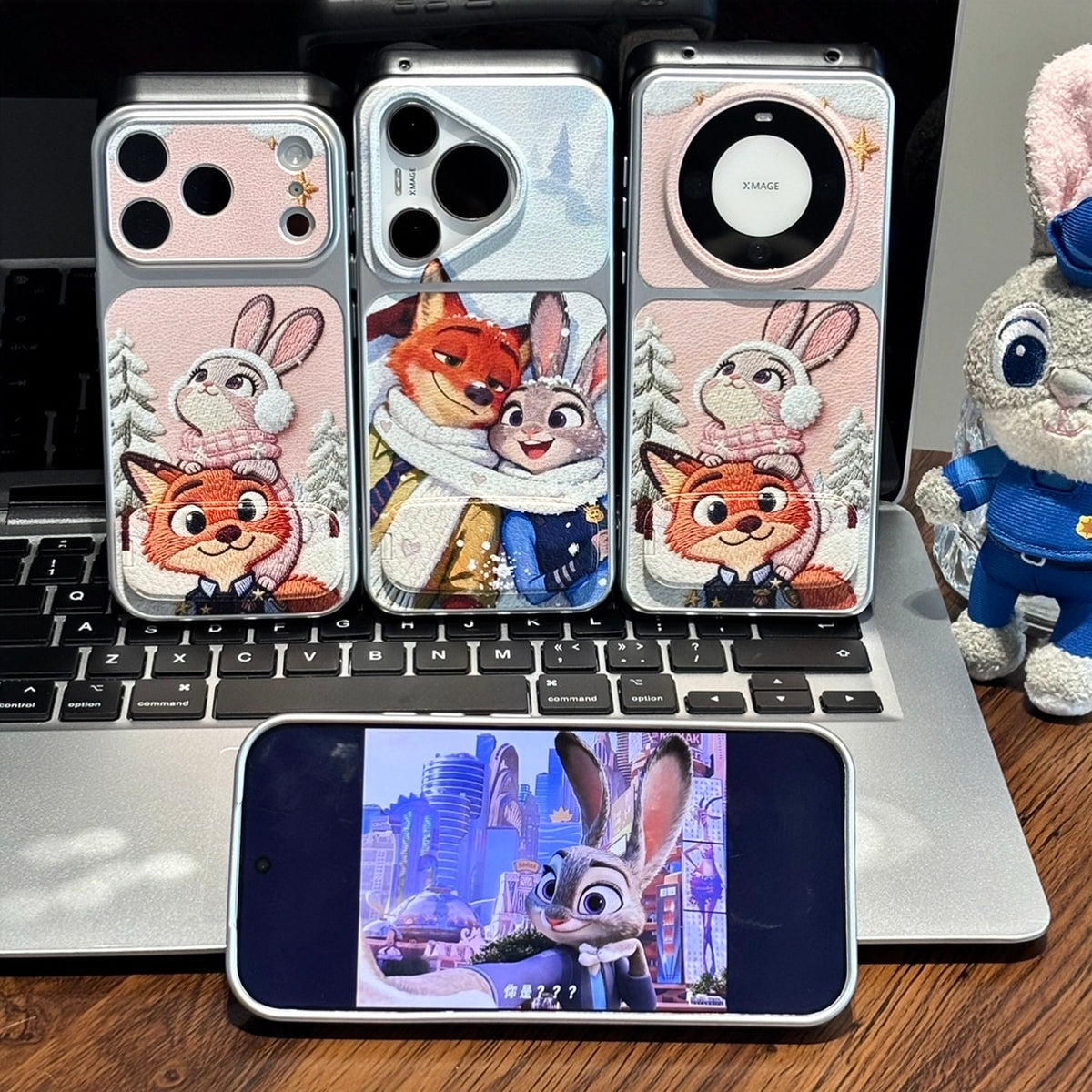 Couple's Judy & Nick Mirror Stand Phone Case