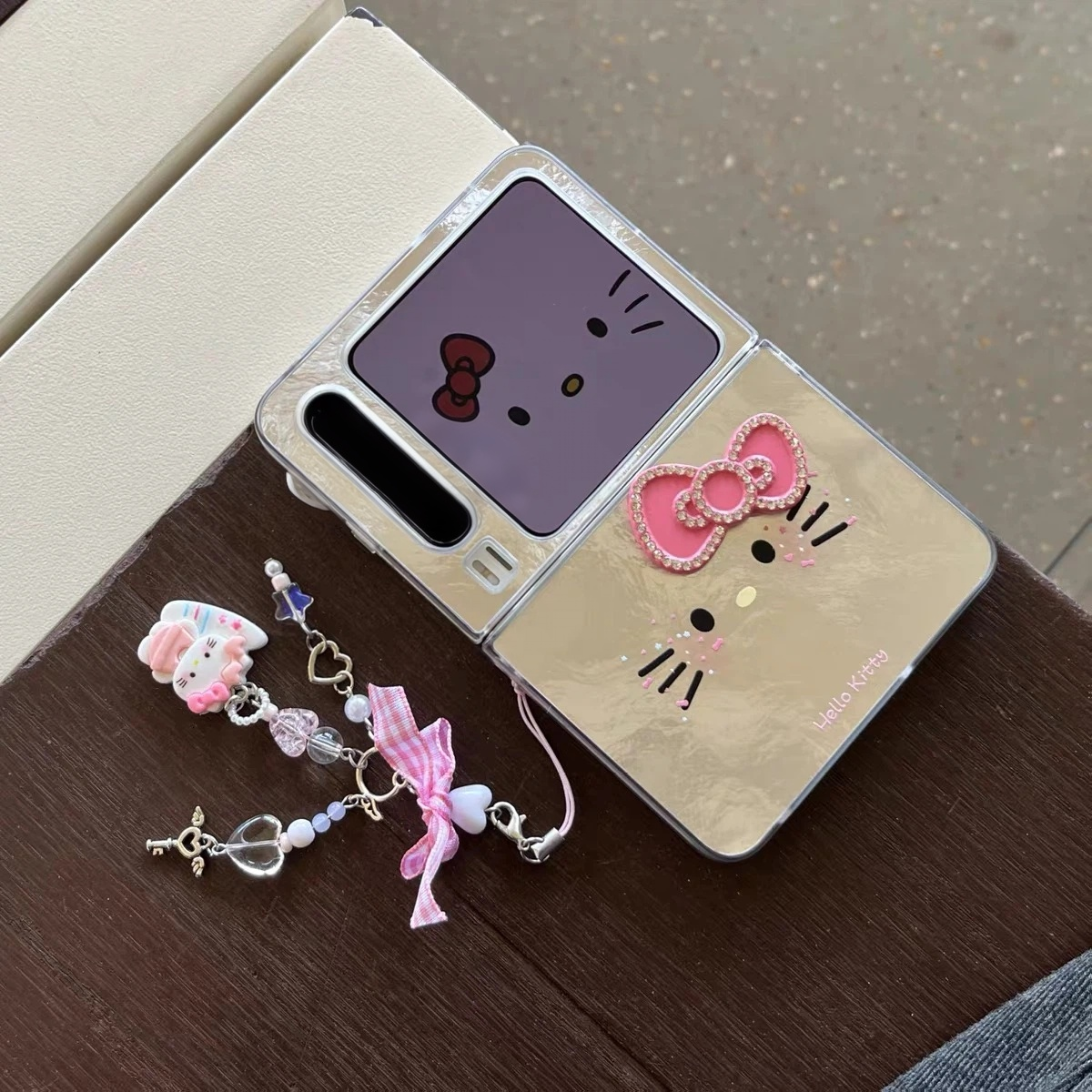 "Feather-texture" Hello Kitty folding-screen phone case for Android devices (designed for larger-format phones)