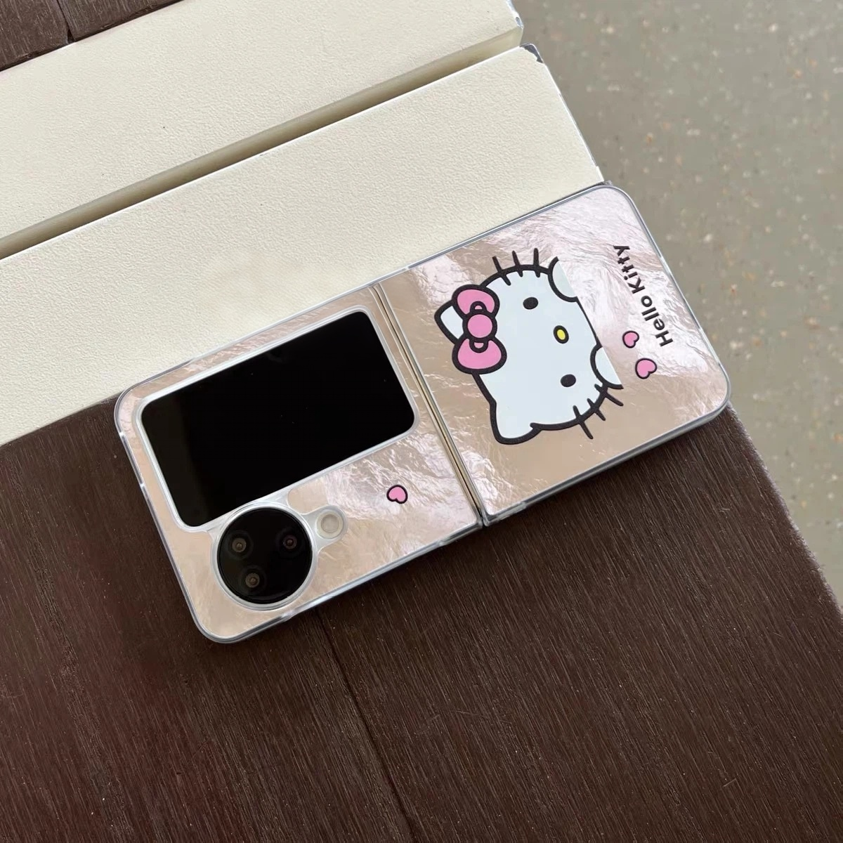 "Feather-texture" Hello Kitty folding-screen phone case for Android devices (designed for larger-format phones)
