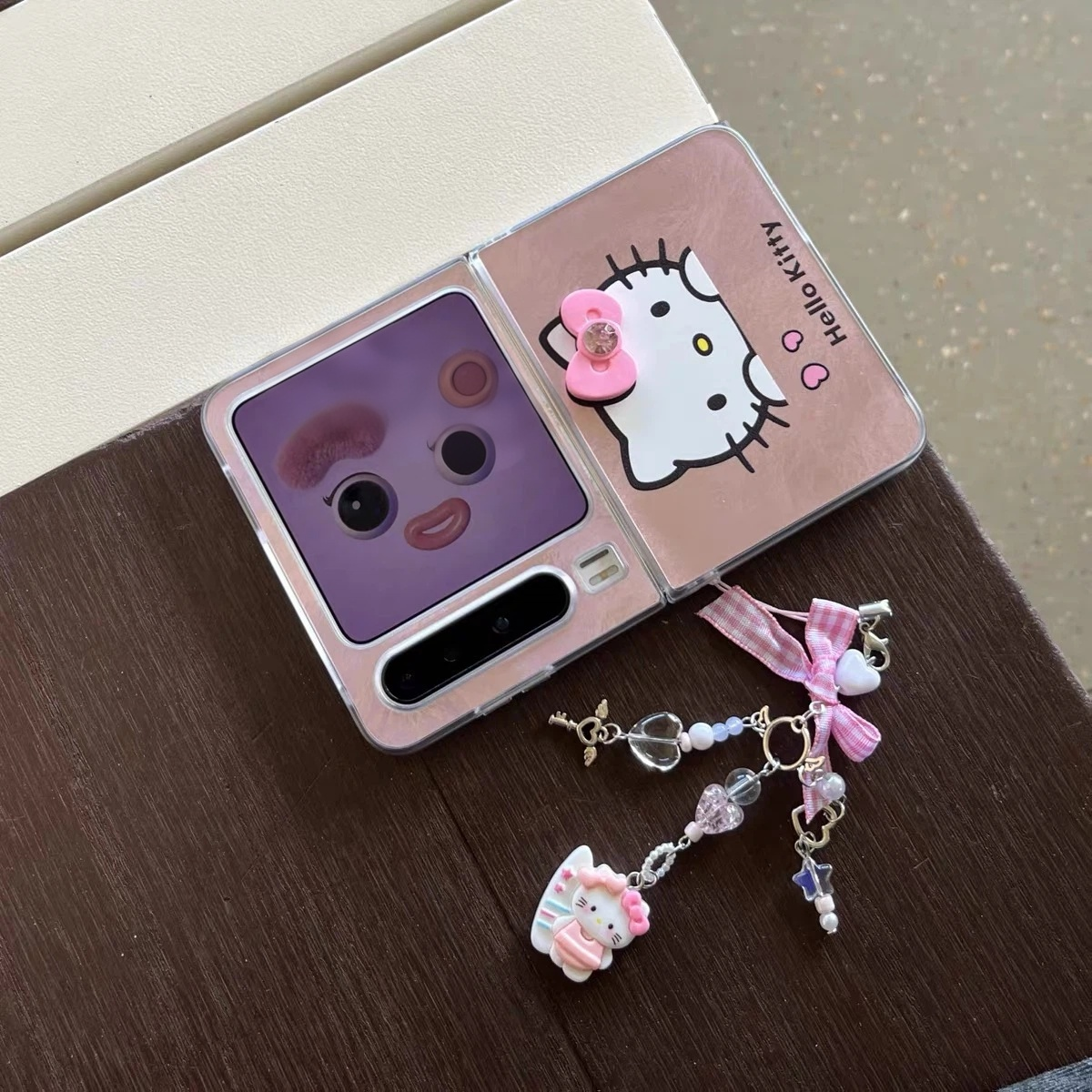 "Feather-texture" Hello Kitty folding-screen phone case for Android devices (designed for larger-format phones)