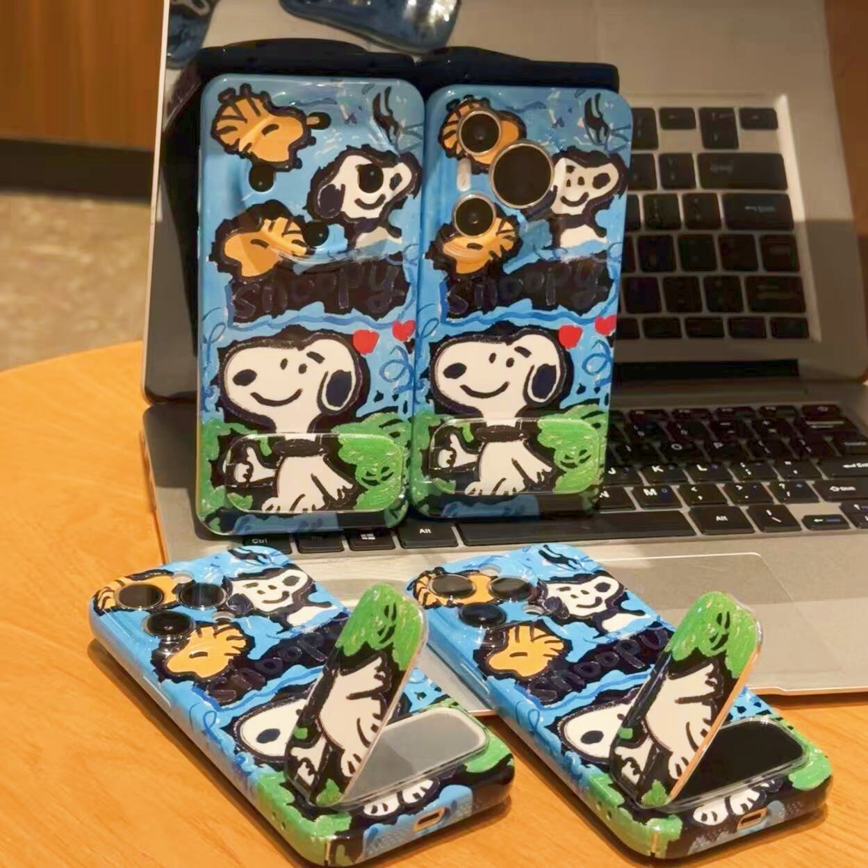 Doodle-style Snoopy phone case with a mirror stand